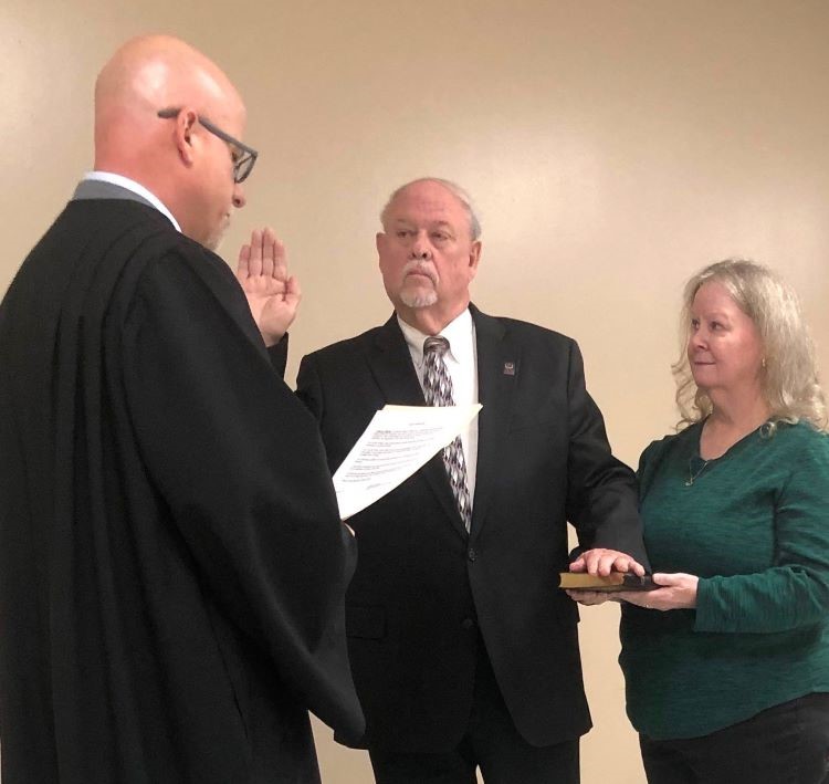 Swearing in Mayor David Keener2