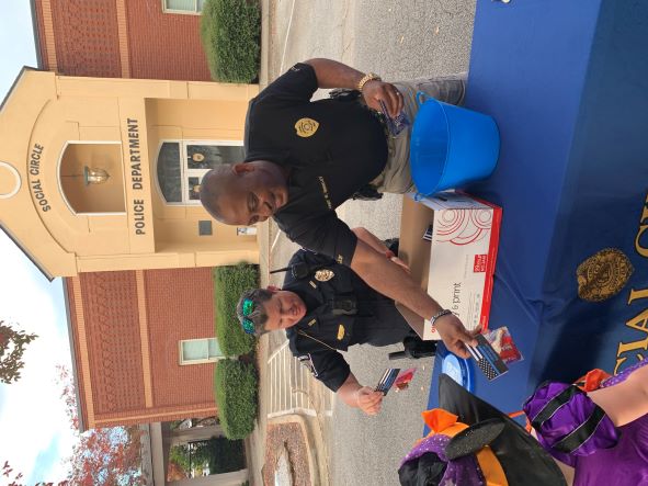 Chief Brinkley, Capt. Rose give candy to trick or treaters