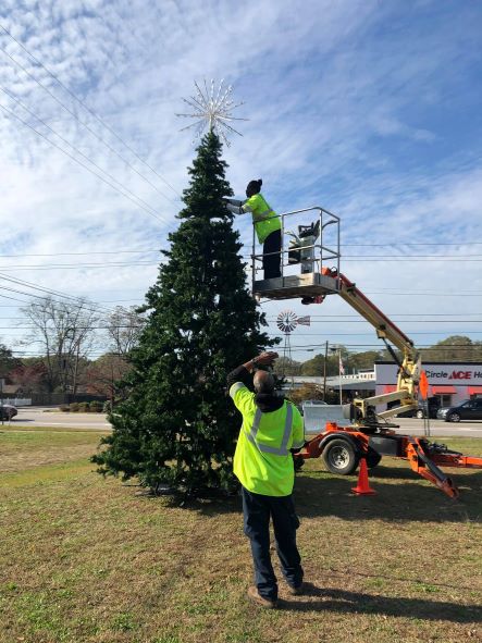 Friendship Park Christmas Tree decorating